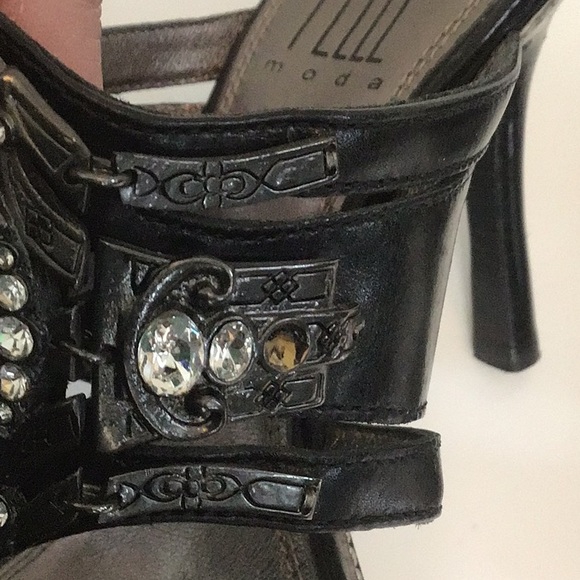 Pelle Moda Sandals - Picture 4 of 6